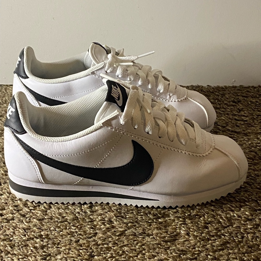 Nike Cortez size 7 youth Gs